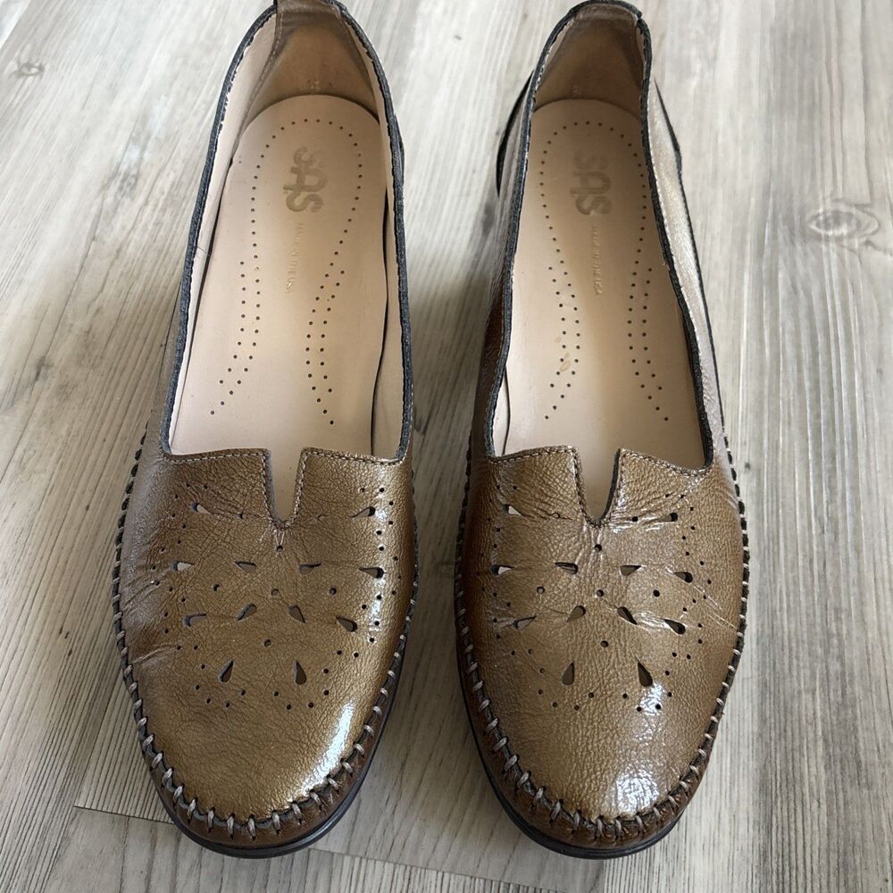 SAS Sonyo Heeled Slip Ons Portobello Patent Leather Taupe Made in USA Size 8.5